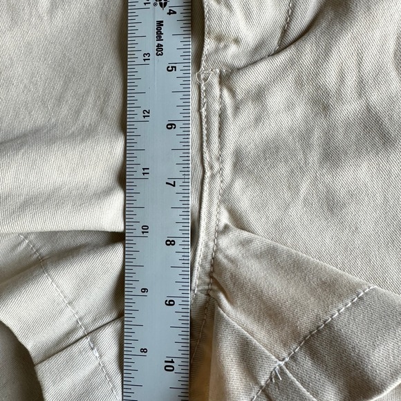 Venus Khaki Shorts Chino Beige Casual Classic Preppy Size 4 Summer Travel‎ NWOT - Picture 9 of 10